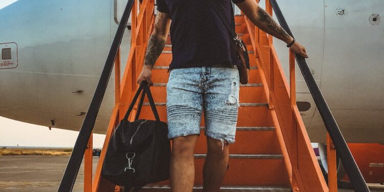 12 Best Travel Essentials, Accessories And Gadgets For Long Flights (Checklist)