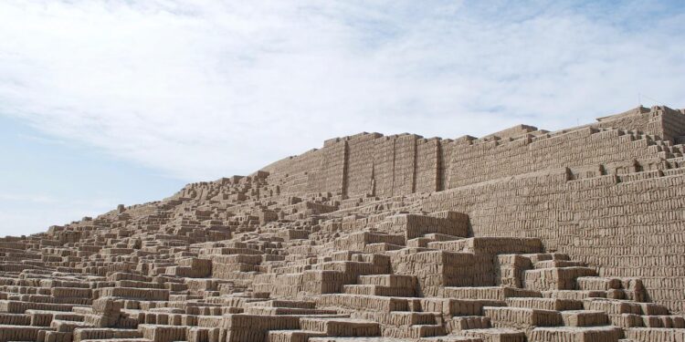 Gay Lima Travel Guide