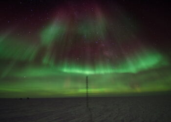 green and pink light in the sky