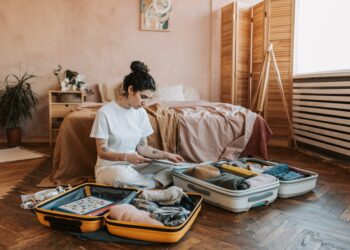 12 Best Lightweight Extendable Suitcases 2023 + FAQ