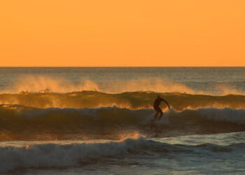 Reasons to Go to New Zealand for Surfboarding