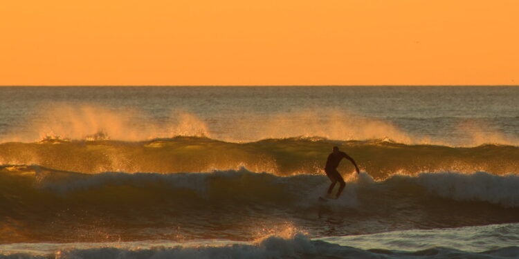 Reasons to Go to New Zealand for Surfboarding