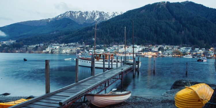 Must-See Scenic Spots from Queenstown to Milford Sound at a Great Time of Year