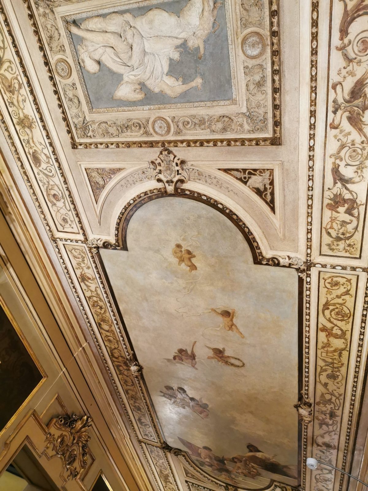 Caffe Florian
ceiling