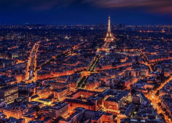 7 Best Places to Visit an Hour from Paris