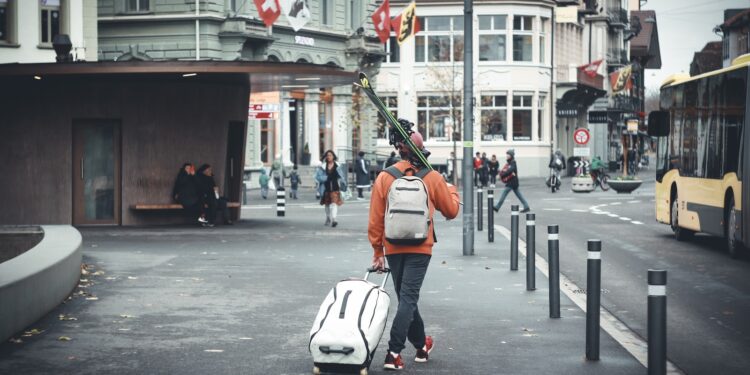 Are 4 Wheel Suitcases Better Than 2?