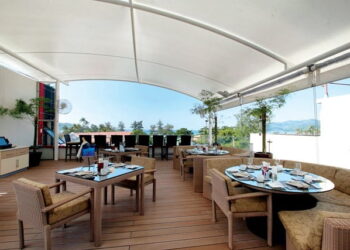 Climax Restaurant: Alfresco Dining with a View in Phuket