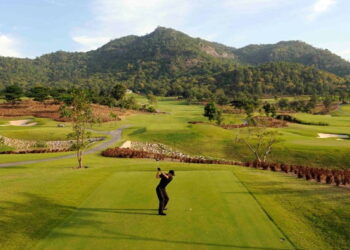 Fore! Playa Mujeres Golf Guys’ Getaway