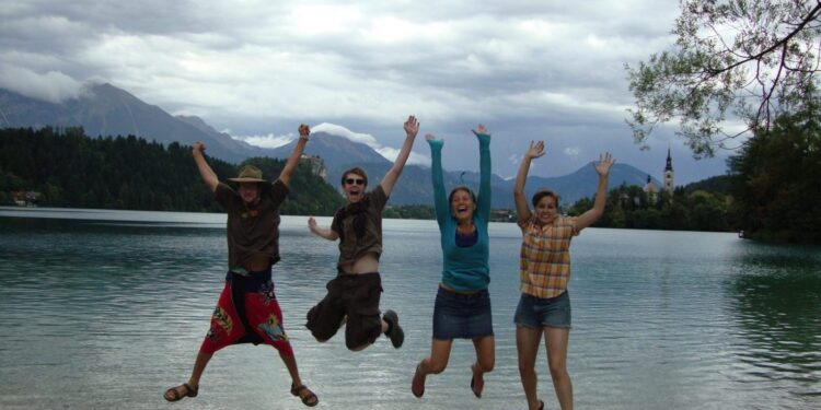 Top 5 Reasons To Volunteer Abroad