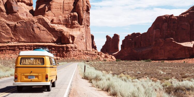 Road Tripping? 5 Things Smart Travelers Do