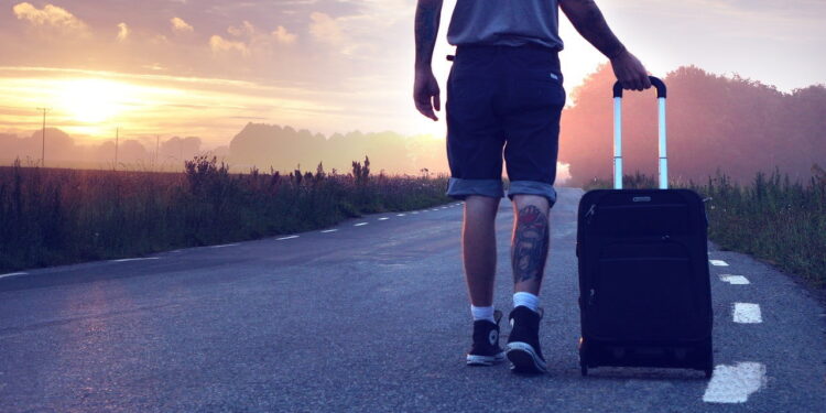 e833b10828f3093ecd0b470de7444e90fe76e7d51ab7114791f2c7_1280_travel-suitcase